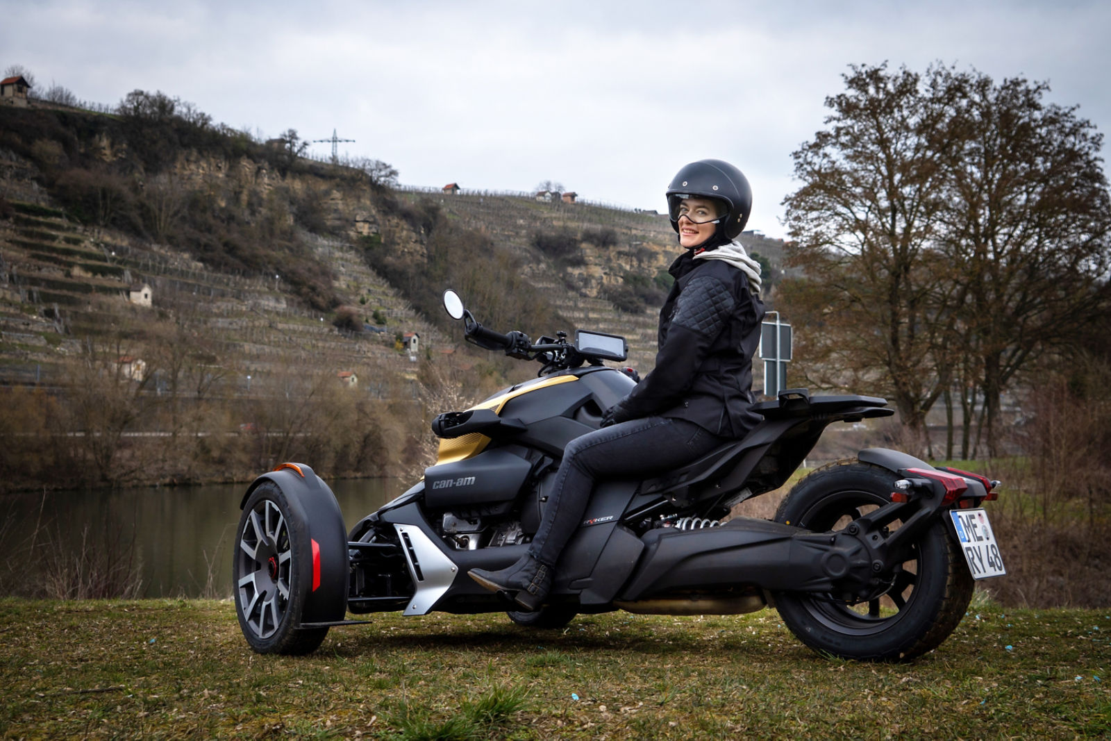 Mia auf ihrem Can-Am Ryker Rally