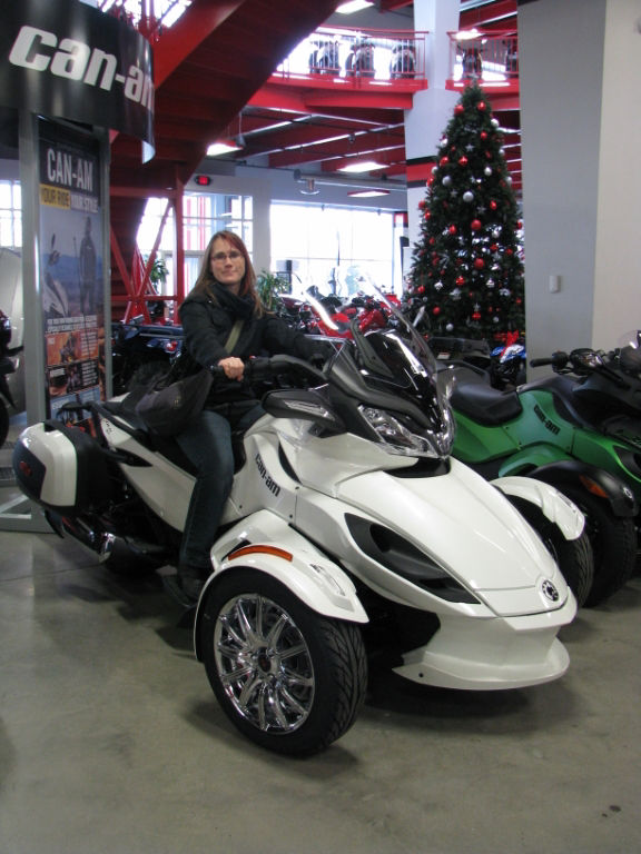Katja und ihr Can-Am Spyder ST-LTD