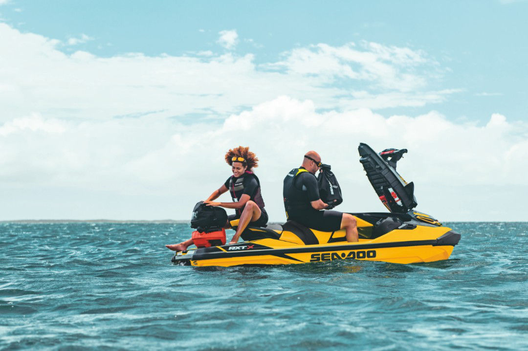 Sea-Doo RXT-Xのフロントストレージ