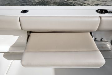 Seating- cockpit foldout bench seat (strbd)