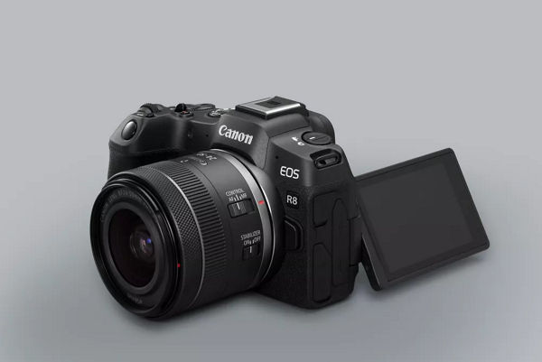 Écran orientable de démonstration de l’EOS R8