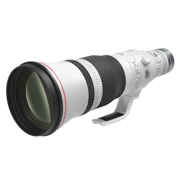 RF600mm F4 L IS USM vue oblique avant avec capuchon