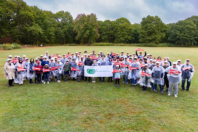 Canon employees at 27th Clean Earth Crew Day