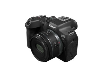 Canon RF-S7.8mm F4 STM DUAL lens on EOS R7 Camera- 3/4 view