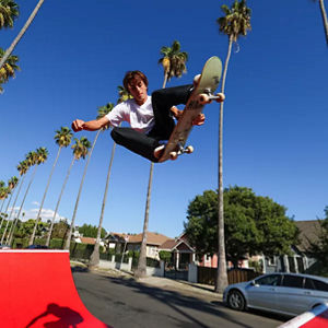 Skateur faisant un trick