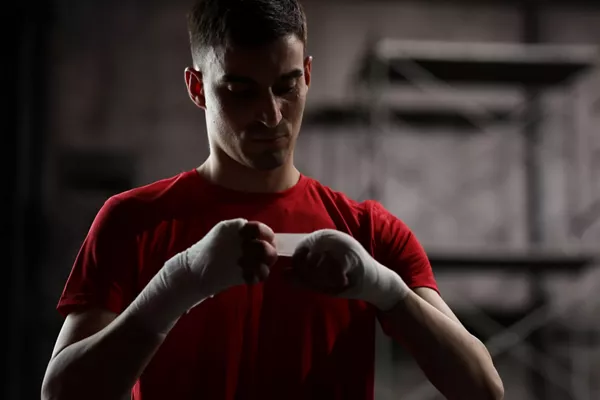 Boxer qui tape sa main