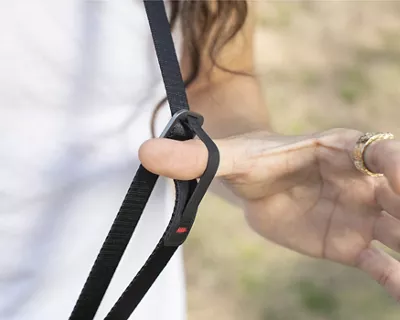 4825V546-leash-black-4