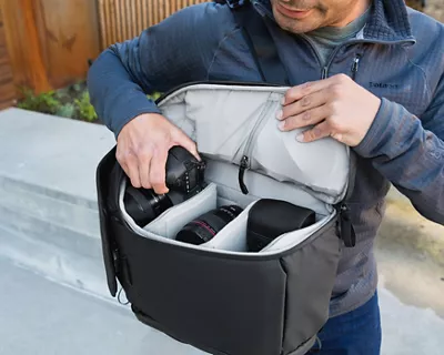 4825V551-everyday-backpack-20l-bk-6