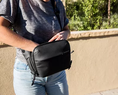 4825V552-everyday-sling-3l-bk-5