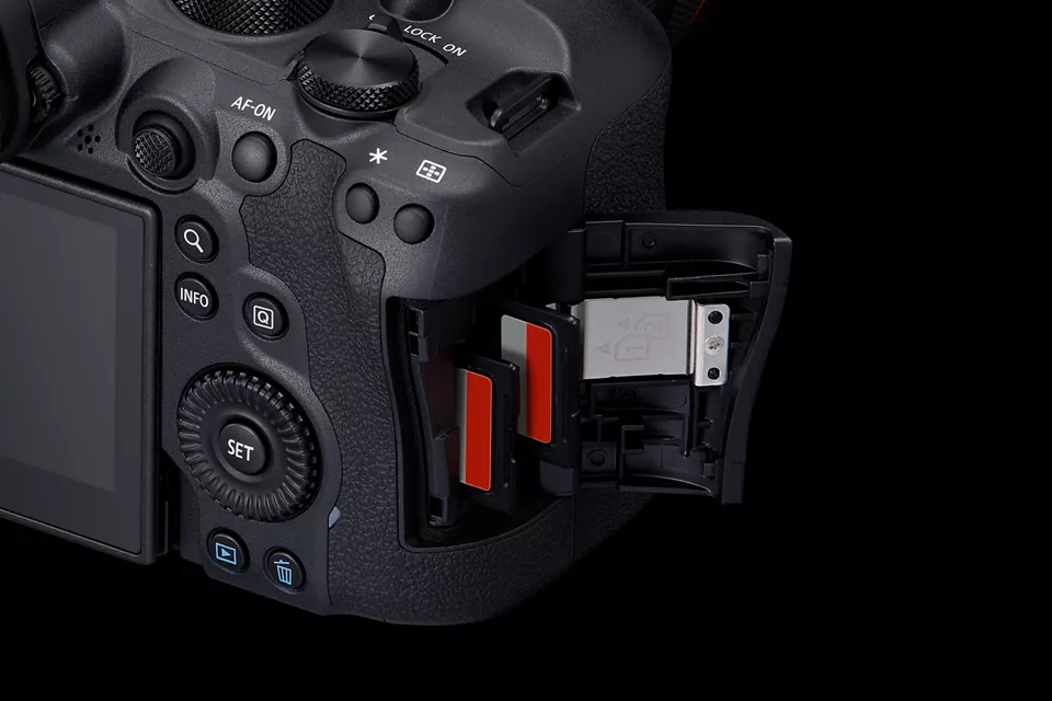 Слоты для SD-карт EOS R6 Mark II