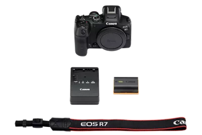 5137C002_eos-r7-body_9