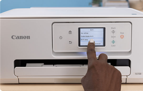  PIXMA TS7720 - Person Using Touch Screen