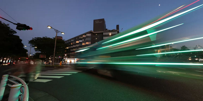 RF10-20mm F4 L IS STM - High Speed Traffic in the City
