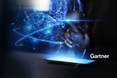 Gartner logo person on a network pointing