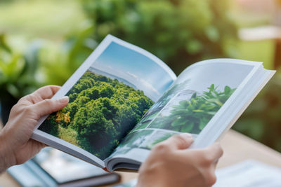 Hands holding a varioPRESS iV7 printed book
