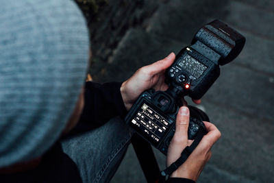 speedlite el-1 with water droplets on it