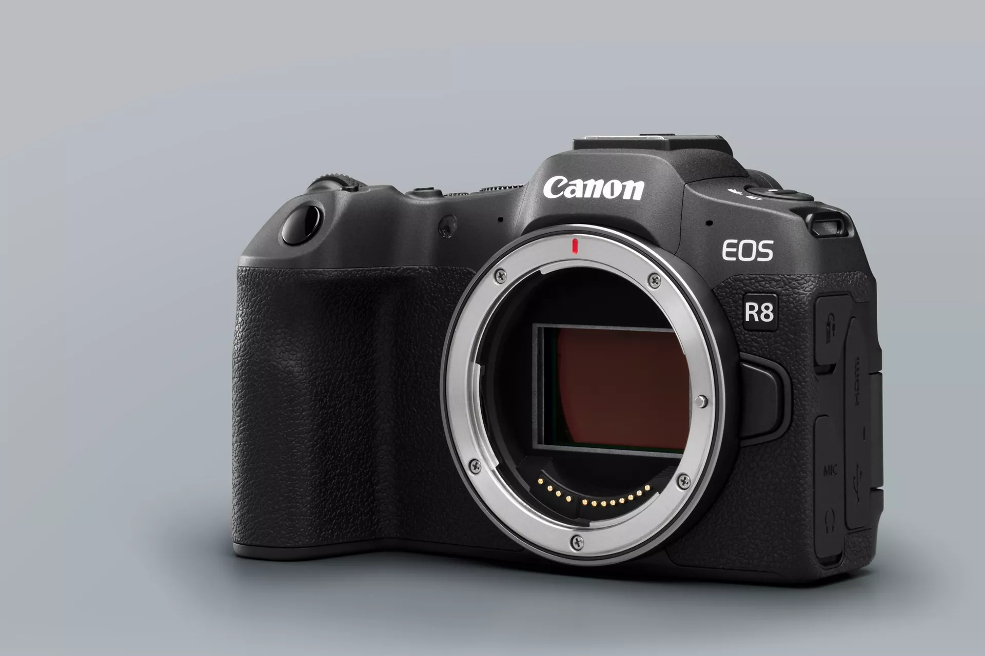 EOS R8 - 3 Quarter View