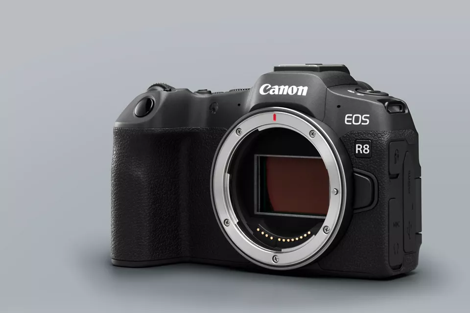 EOS R8 - 3 Quarter View