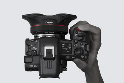Enough room to secure firm grip on Canon EOS R5C