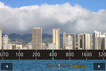 Setting the ISO speed (EOS M10)