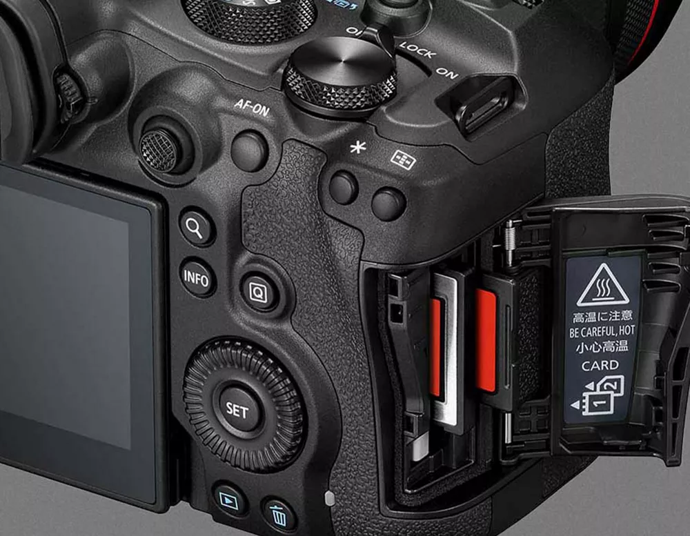 EOS R6 Mark III RF 24-105mm f/4-7.1 IS STM