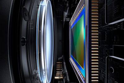 Lens and Sensor Next to Each Other