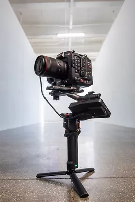 EOS C400 - On a Stand and Extra Screen