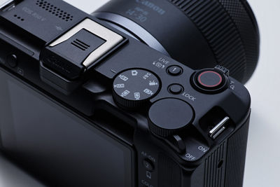 EOS R50 V - 3 Quarter Back View