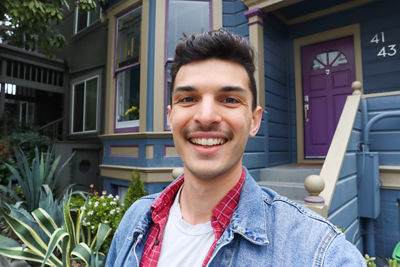 Fashion vlogger livestreaming