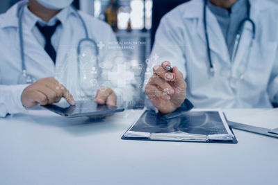 Doctors Using Hologram