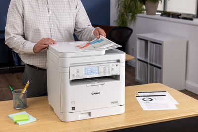 imageCLASS MF289dw - Person Using Top Document Feeder