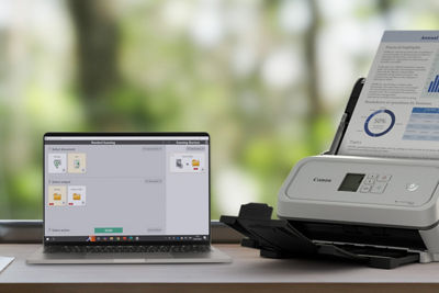 R40 II next to laptop with CaptureOnTouch Softare on it