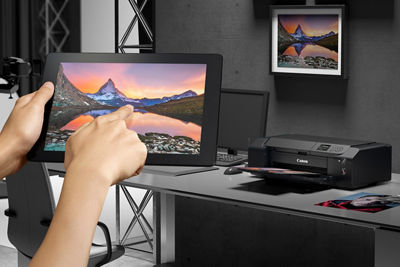 imagePROGRAF PRO-310 - Person Using Phone to Print