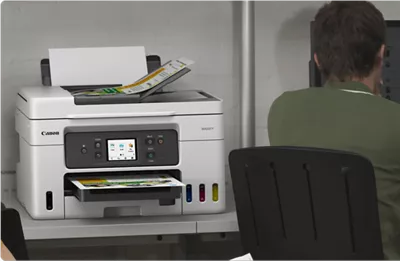 MAXIFY GX4020 - Person Printing Flyer