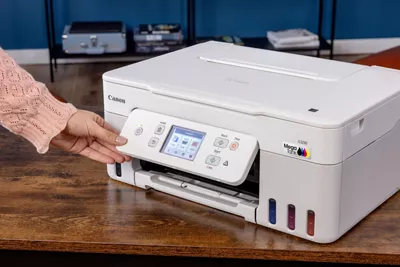 PIXMA G3290 - Person Pulling Out Screen Platform