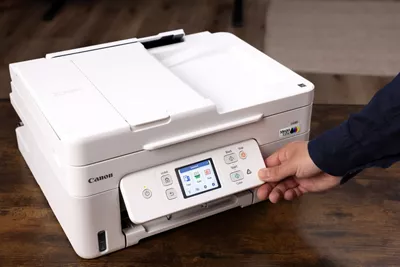 PIXMA G4280 - Person Pulling Out Touch Screen Platform