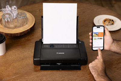 Person Connecting Mobile Phone to PIXMA TR160