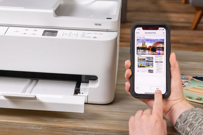 PIXMA TR7120 - Person Printing with Mobile Device