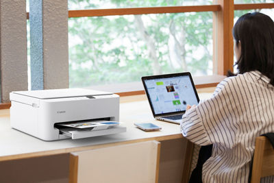 PIXMA TS6520 - Person Using Printer on a Desk