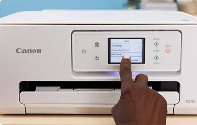PIXMA TS7722 - Person Using Touch Screen