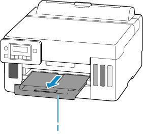 Pull out the paper output tray (I)