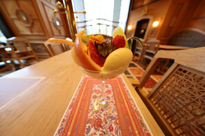 RF10-20mm F4 L IS STM - Fruit Bowl on a Table