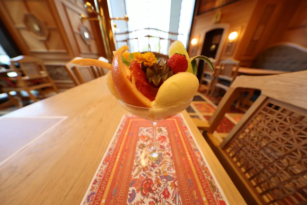 RF10-20mm F4 L IS STM - Fruit Bowl on a Table