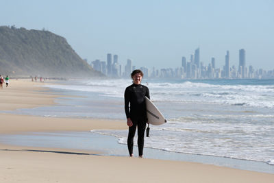 RF200-800mm F6.3-9 IS USM - Surfer at the Beach