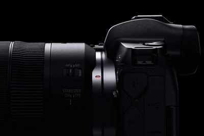 Side of RF Lens and EOS Camera