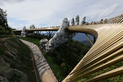 RF-S10-18mm F4.5-6.3 IS STM - Stone Hands Holding a Bridge