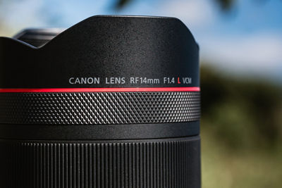 Zoom Into RF14mm F1.4 L VCM Top