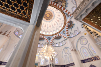 Picture of a Ceiling with IS Off