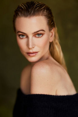 Model Looking to the Left