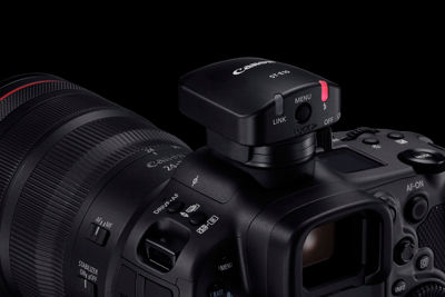 speedlite transmitter st-e10 on black background